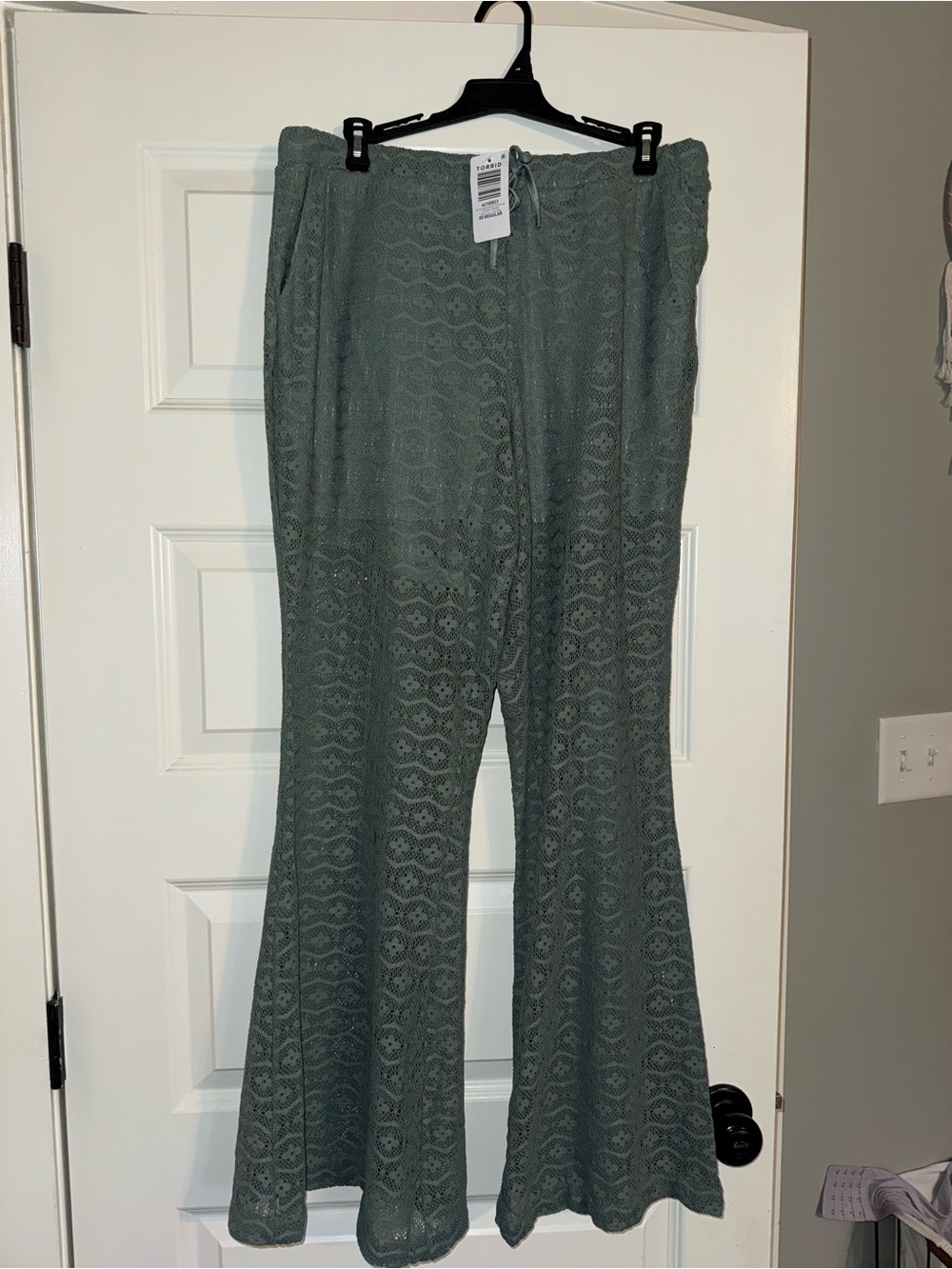 torrid Chinois Green Crochet High-Rise Pull-On Pants with pockets